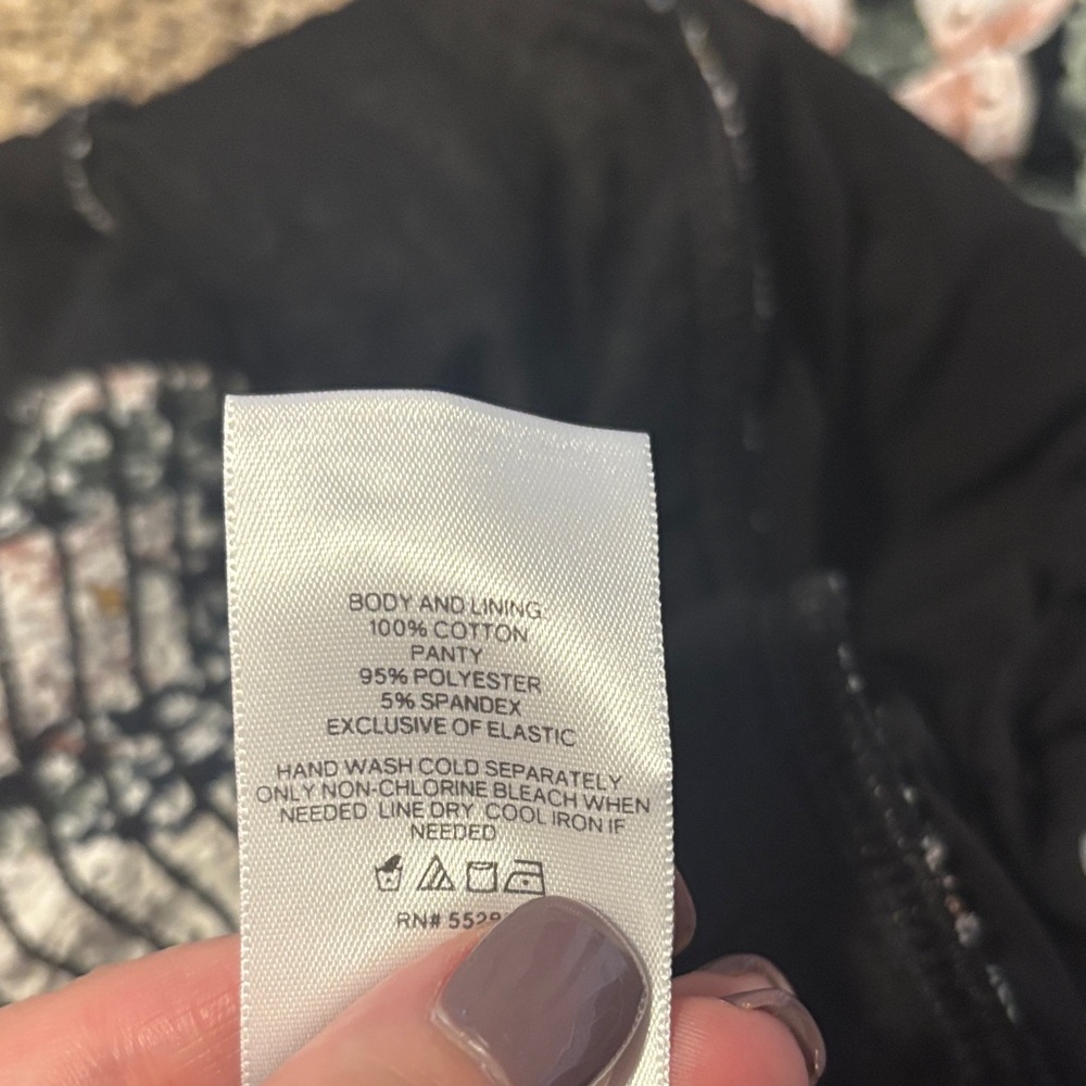 LIKE NEW! Express floral bodysuit! - Picture 7 of 7